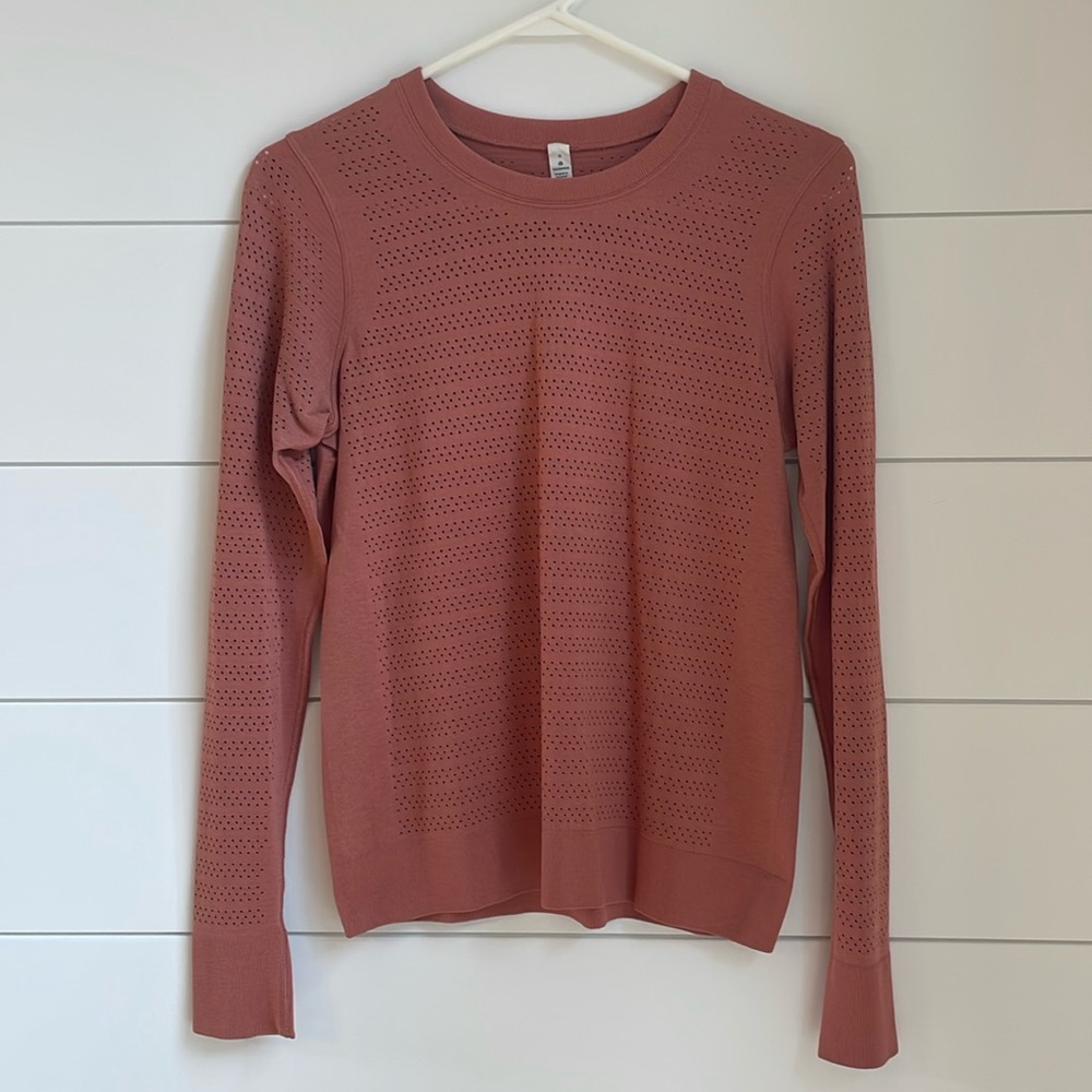 Lululemon layering top, size 6
